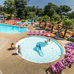 Piscine ronde au Camping 5 étoiles Le Port de Plaisance