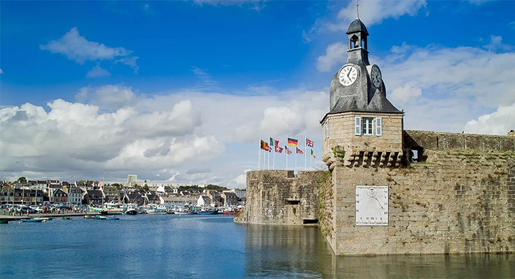 Remparts de Concarneau aux alentours du camping Le Port de Plaisance à Bénodet en Bretagne