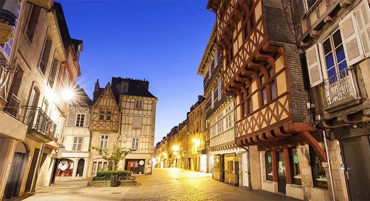 Ruelle de Quimper la nuit aux alentours de Bénodet