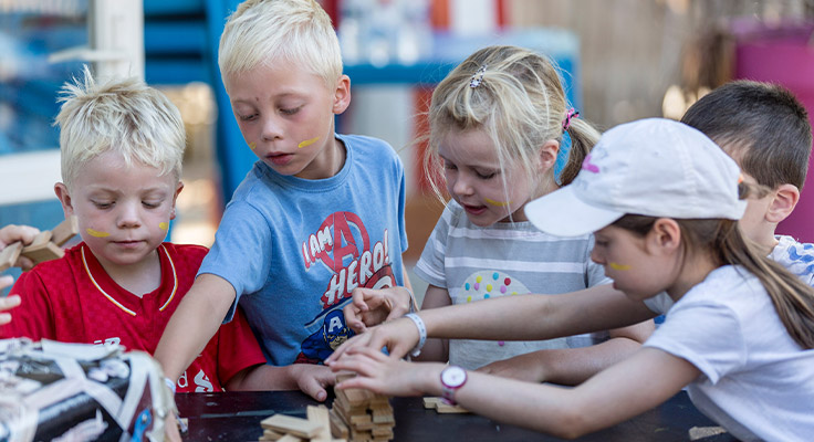 Activité jeu au Club enfants du camping Le Port de Plaisance à Bénodet