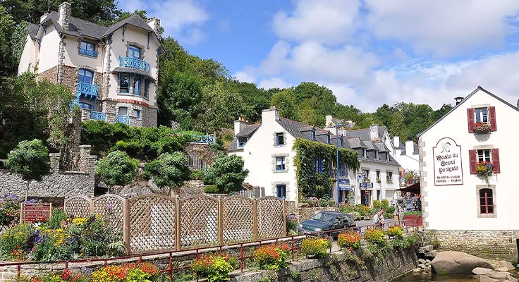 Maisons de Pont Aven aux alentours du camping Le Port de Plaisance à Bénodet en Bretagne